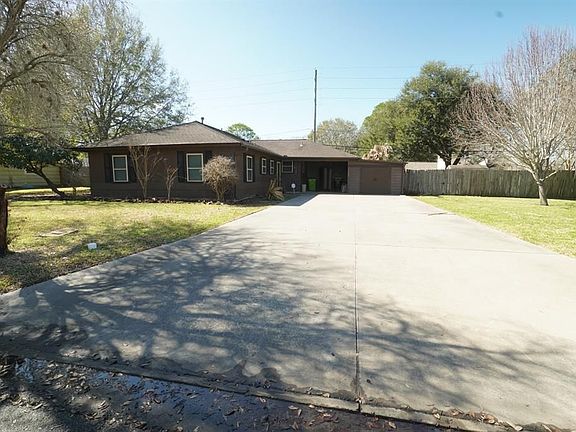 5th image of 1124 Courtney St