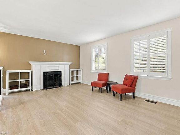 4th image of 433 Belvenia Rd