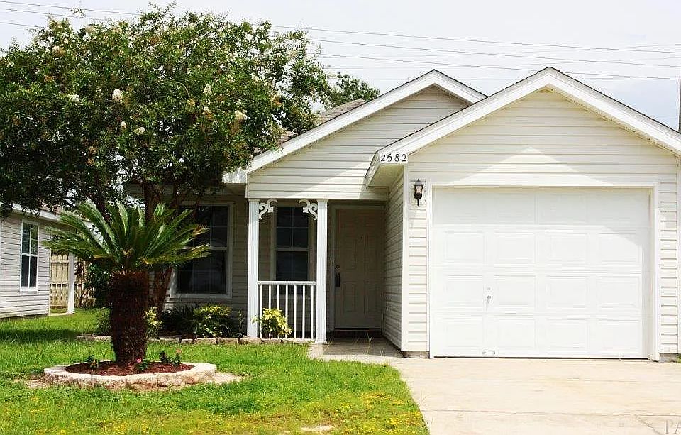 1st image of 2582 Trailwood Dr