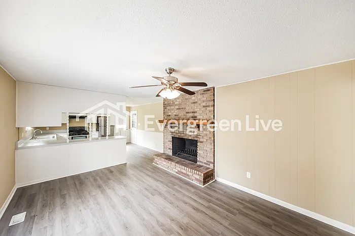 3 bed, 2.0 bath, 1603 sqft, $1,395 — Photo 2