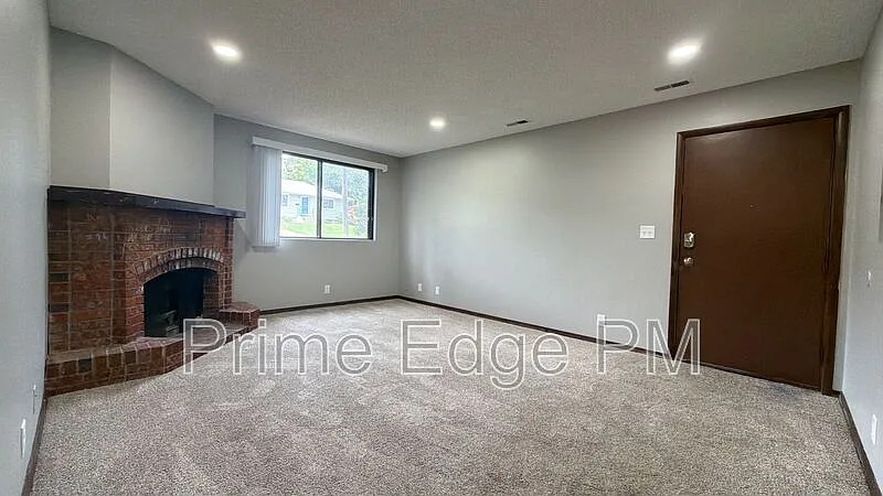 2 bed, 1.0 bath, 866 sqft, $1,000 — Photo 3