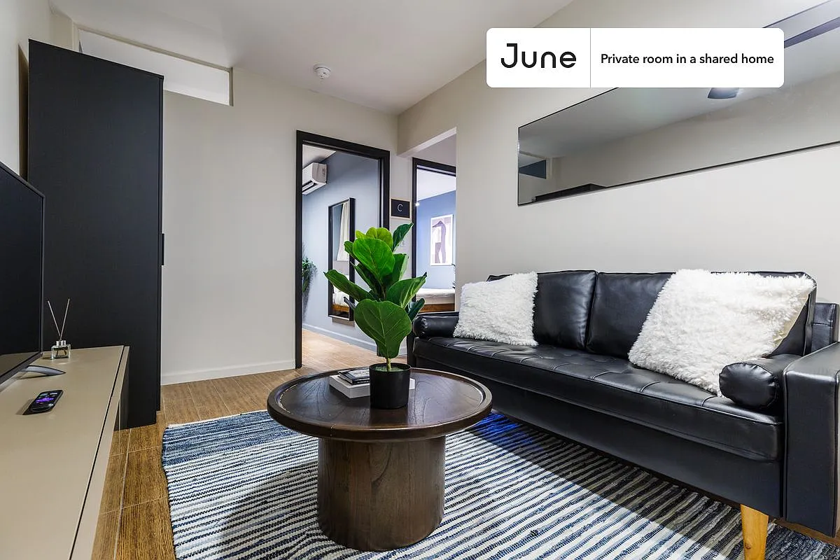 Full bedroom in 3 bed/1 bath home in Chinatown #267 A — Photo 4