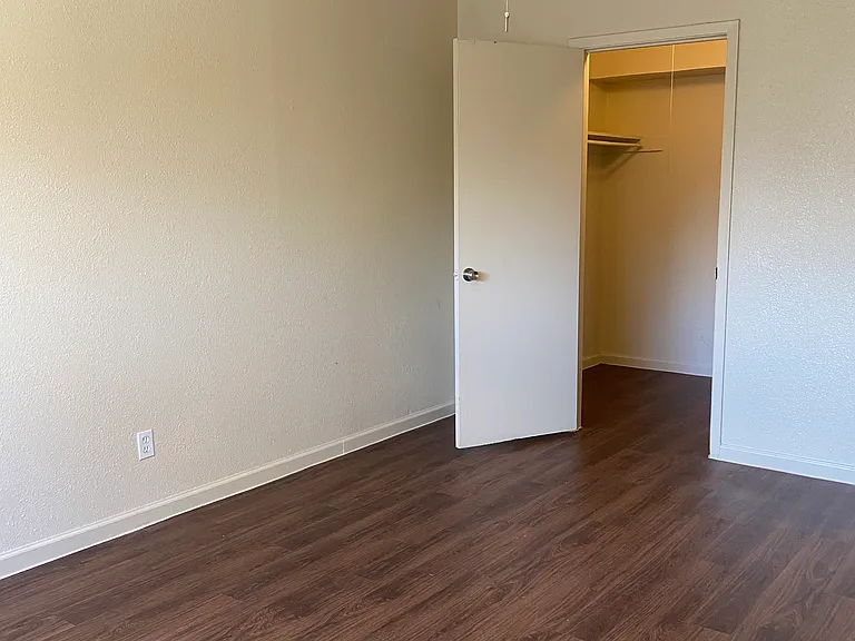 New Riviera Apartments — Photo 19