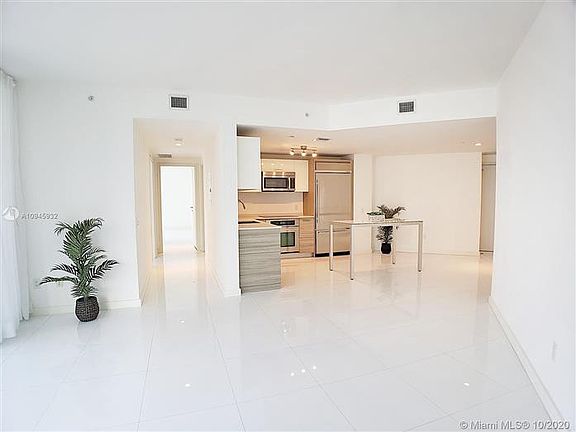 3rd image of 1300 Brickell Bay Dr APT 2710