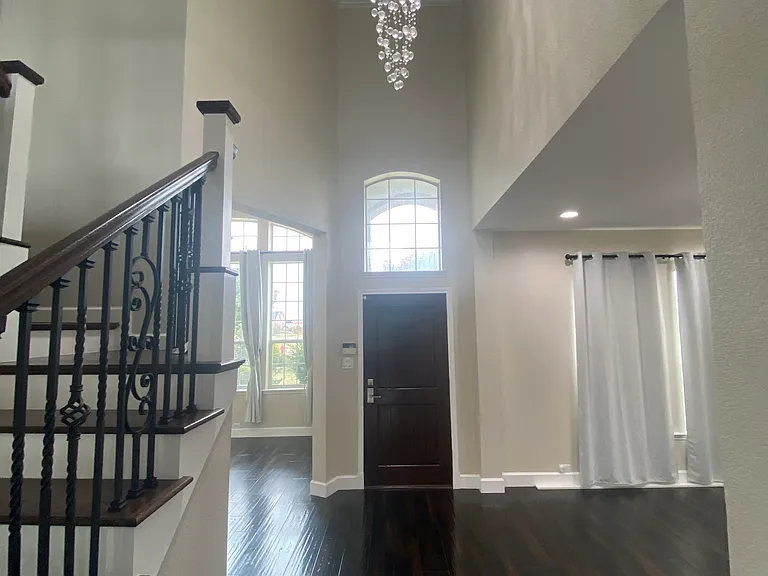 2920 Pinehurst Ln — Photo 2