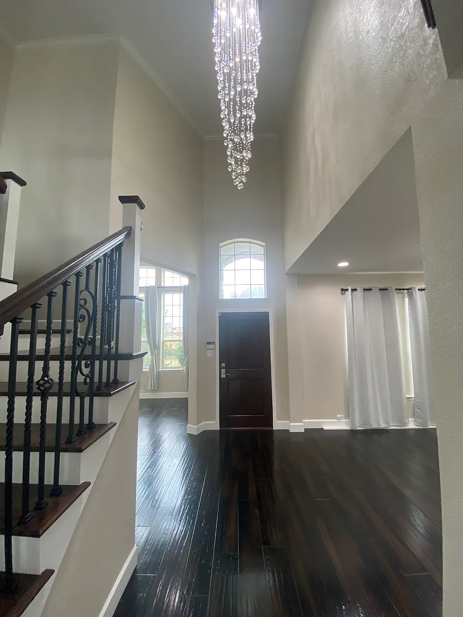 Building Photo - 2920 Pinehurst Ln