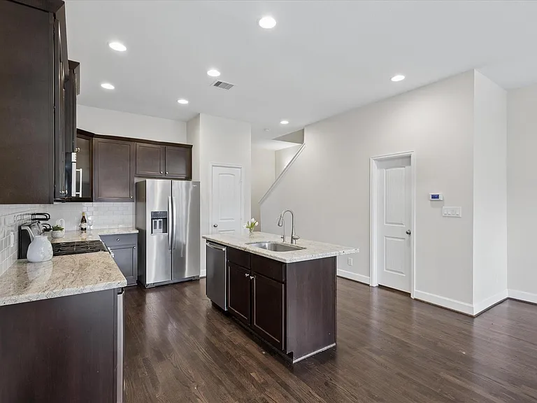 814 W 26th St #A — Photo 22