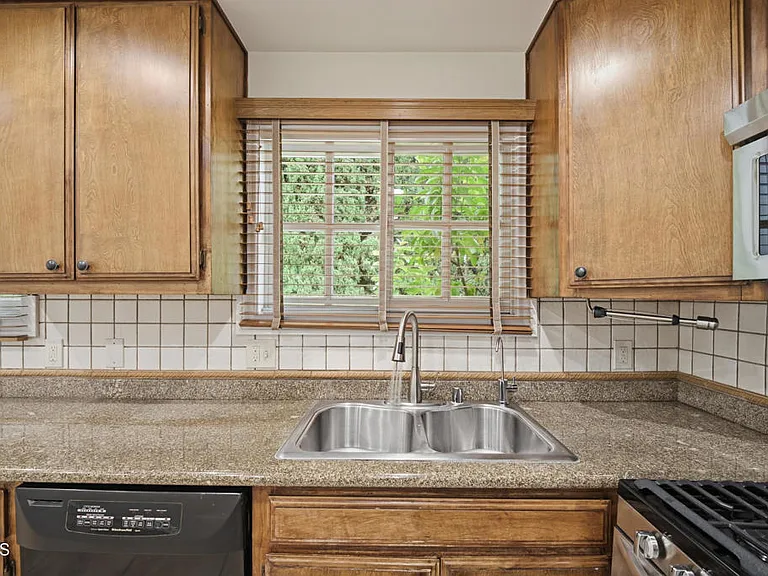 1621 Maltman Ave — Photo 14