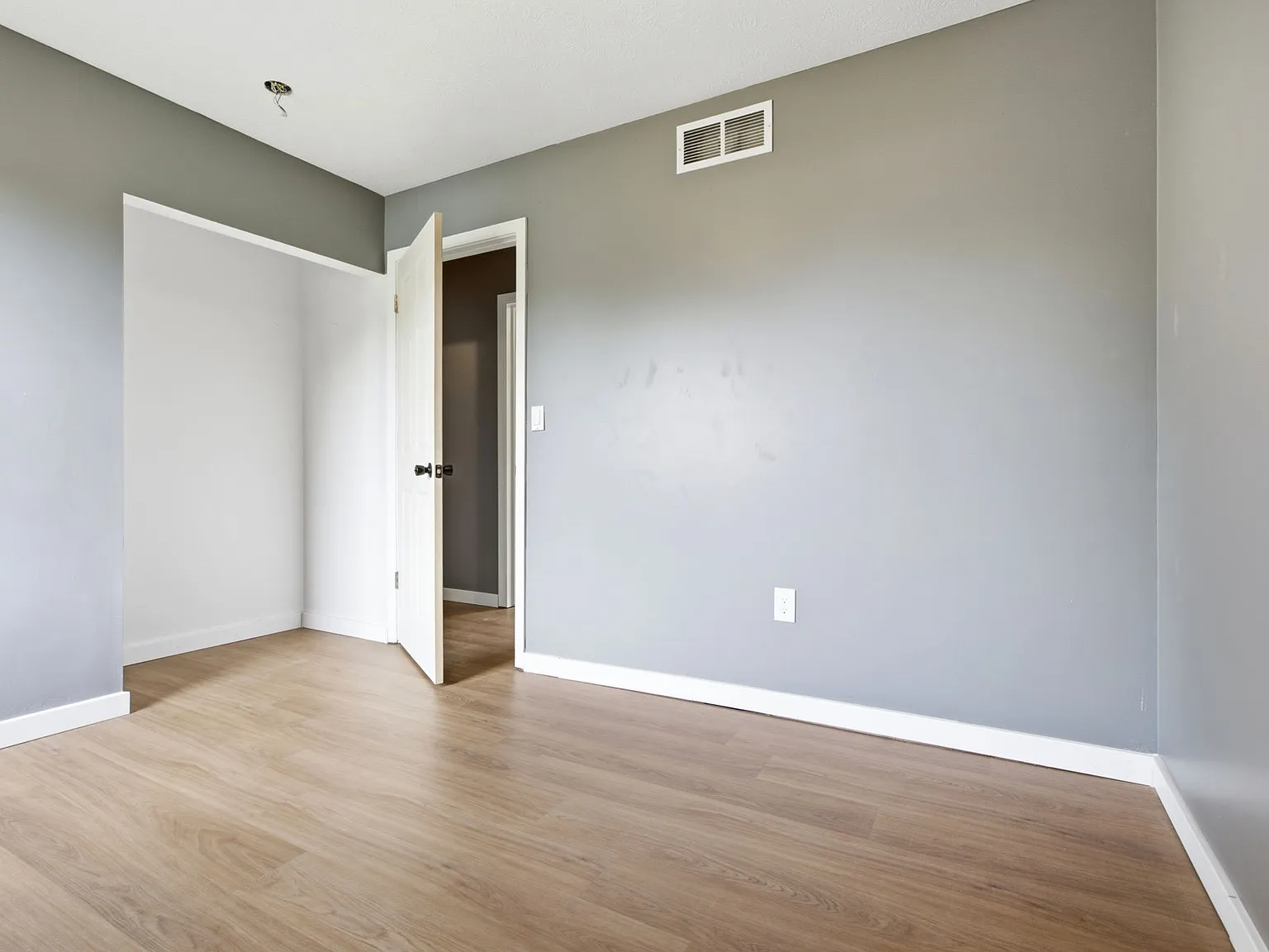 4 bed, 2272 sqft, $3,500 — Photo 4