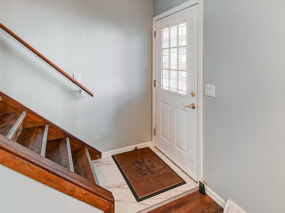 4th image of 136 N Lakewood Gardens Ln