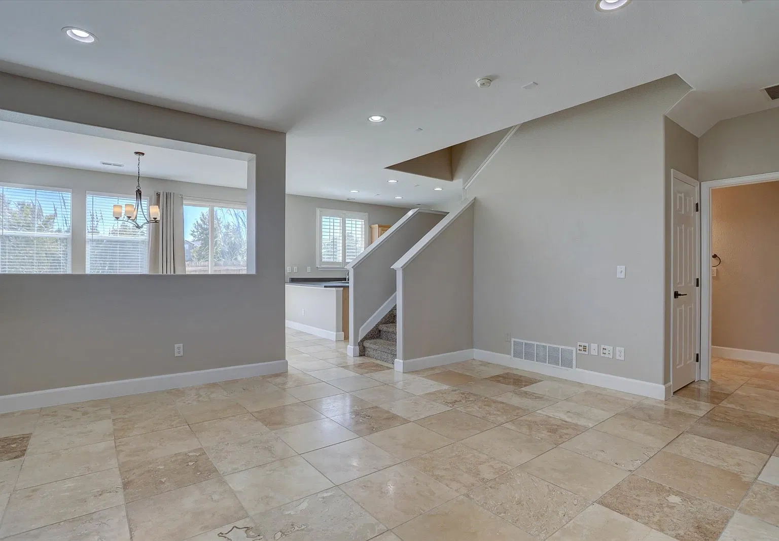 4 bed, 1794 sqft, $2,575 — Photo 3