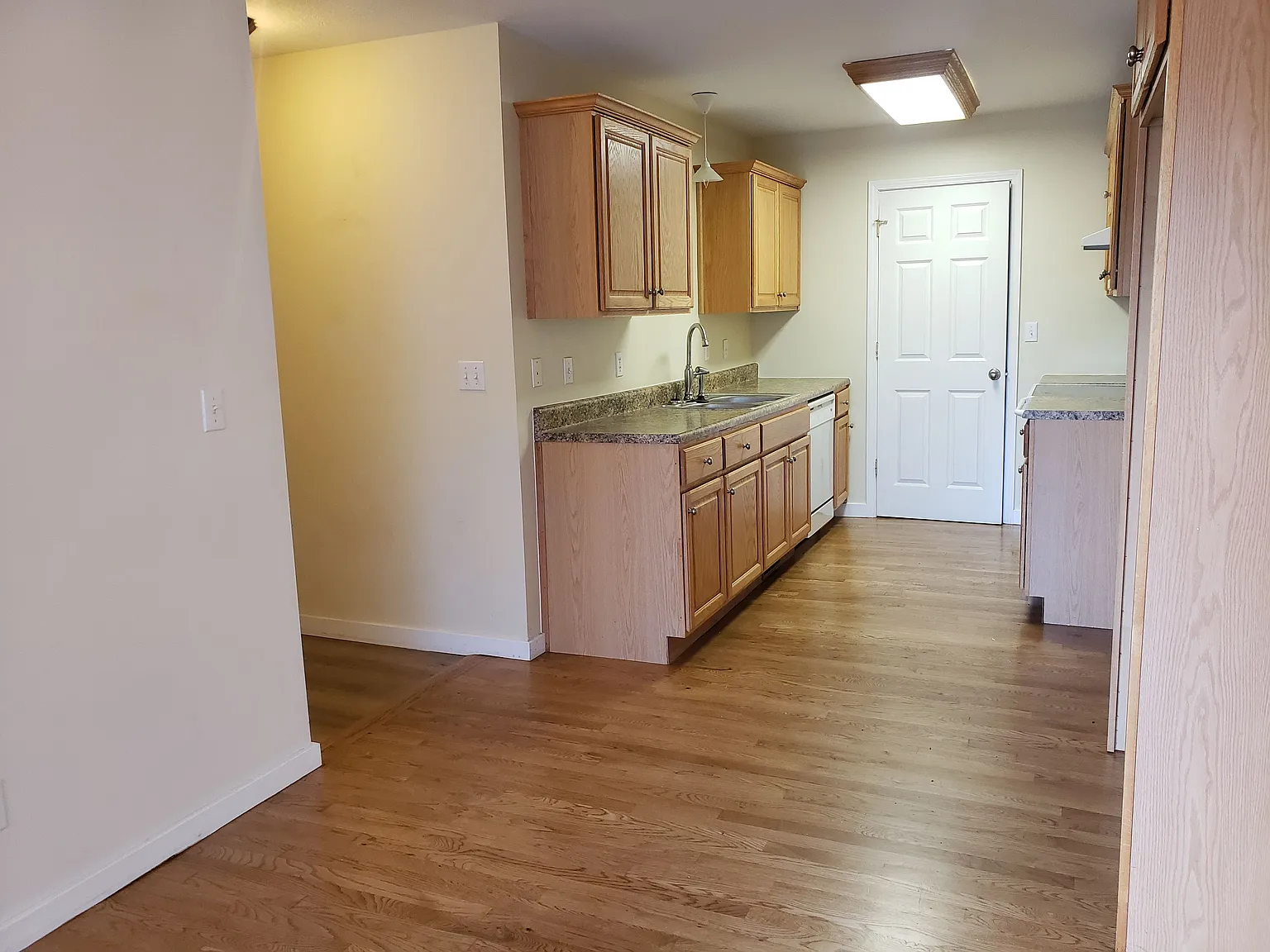 2 bed, 2.0 bath, 950 sqft, $1,310 — Photo 3
