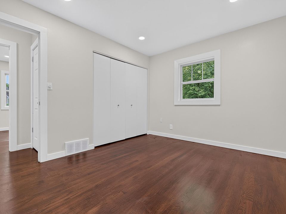 1652 Charleston Ave, photo 20