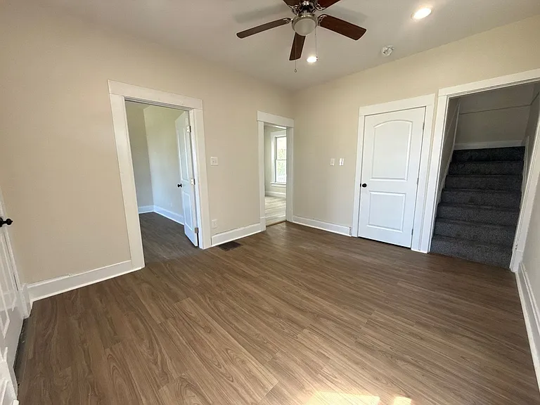 1174 Walters St — Photo 6