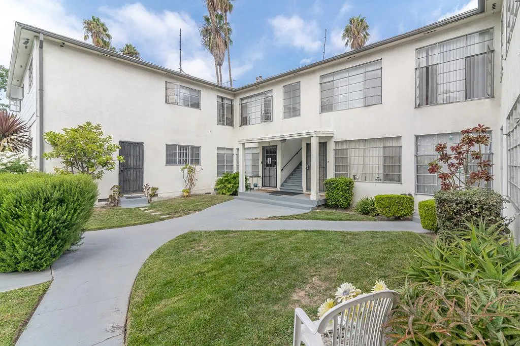 Photo 2 of 19 - 3862 S Potomac Ave #12 - Los Angeles, CA Building Photo - 3862 S Potomac Ave #12