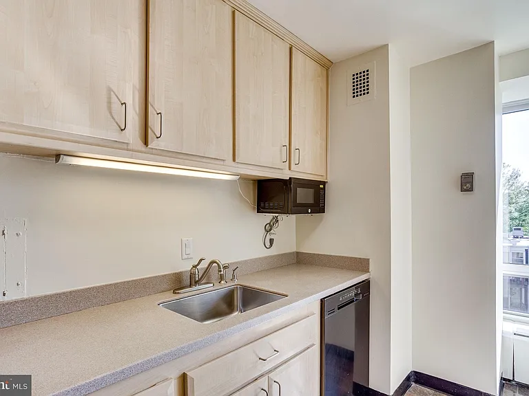 1425 4th St SW #A305 — Photo 17
