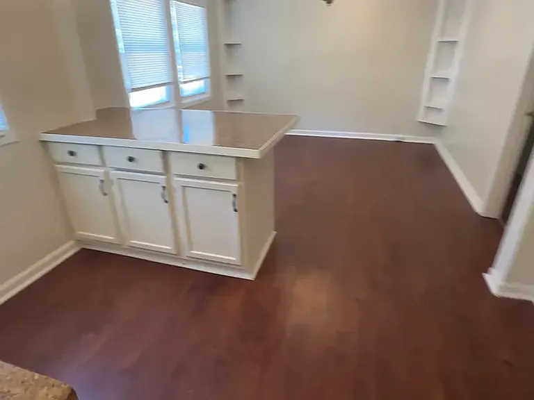 824 Madeline Ln — Photo 2
