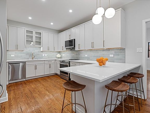 5th image of 4059 N Sheridan Rd APT 3