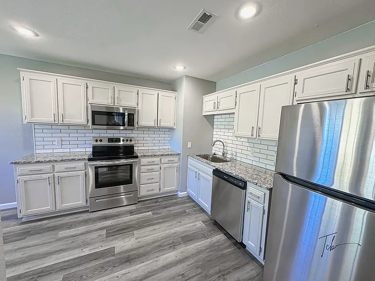 11 Holly Dr #A — Photo 8