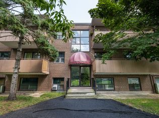192 Churchill Rd S #206, Halton Hills, ON L7J 2J7