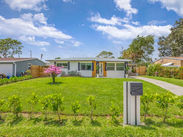 115 W 31 Court, Riviera Beach, FL 33404
