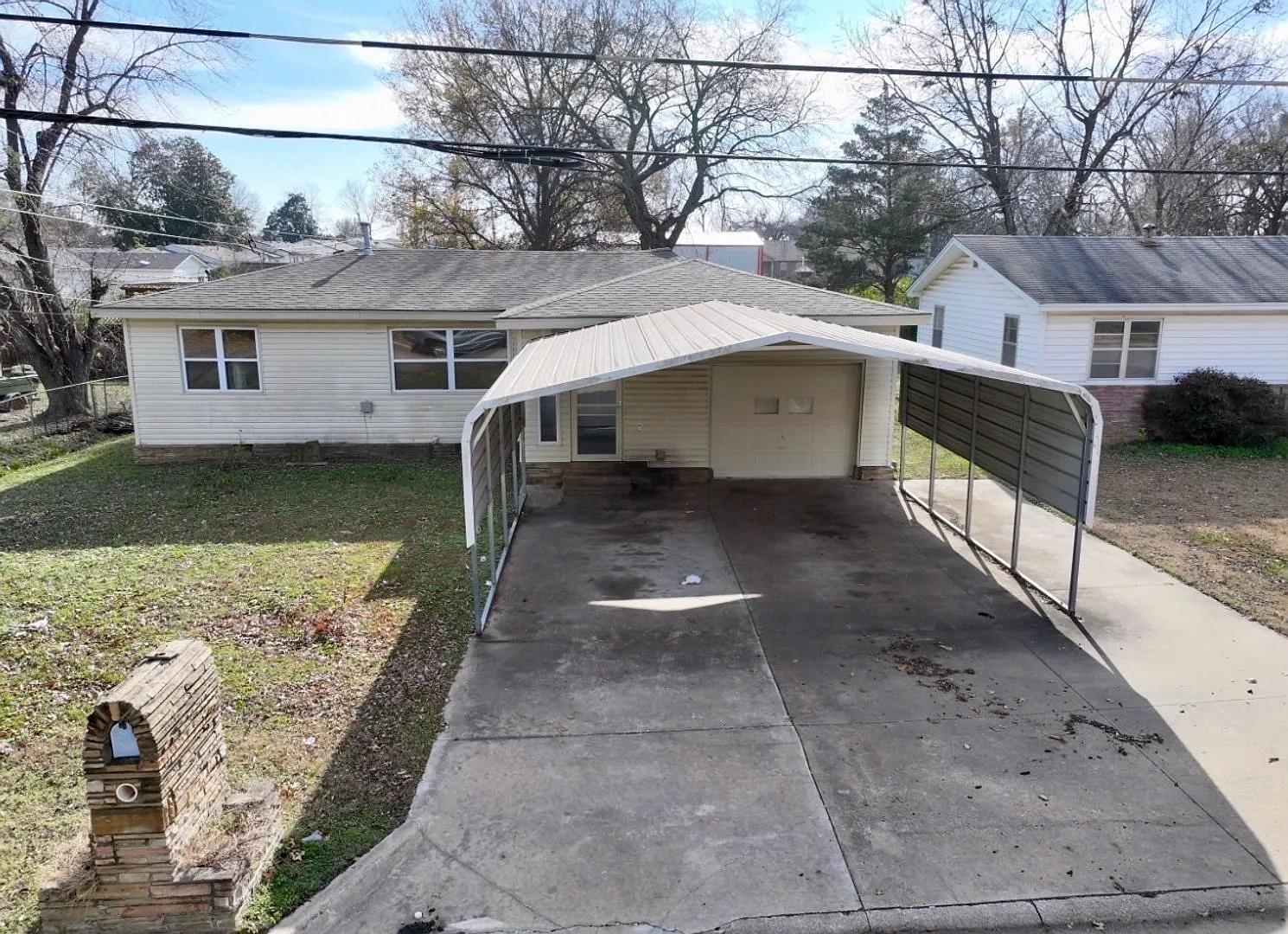3 Bedroom 2 Bath home | Fenced in back yard | In Town — Photo 2