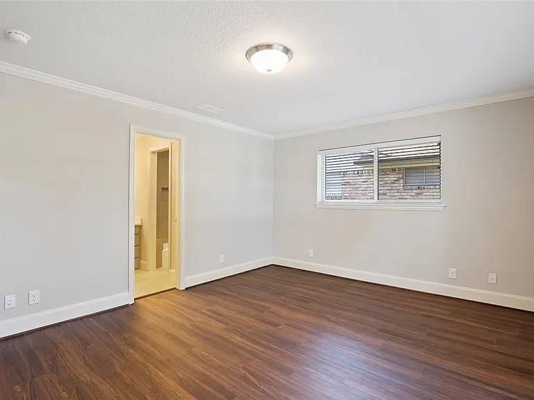 9015 Villa Park Cir — Photo 21