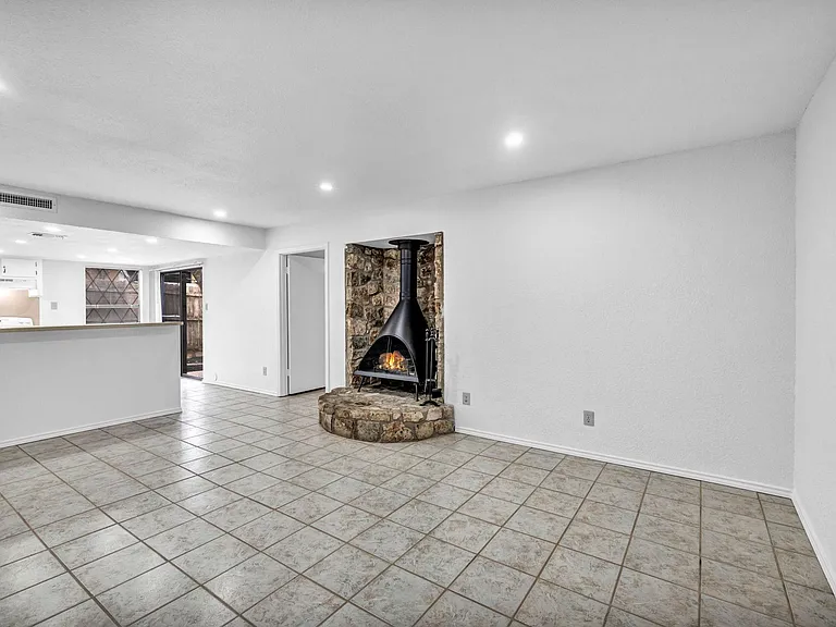 4010 Cima Serena Dr #B — Photo 4