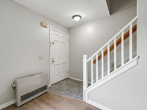 3rd image of 425 Dorset Street #19