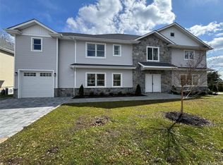 11 First Street, Glenwood Landing, NY