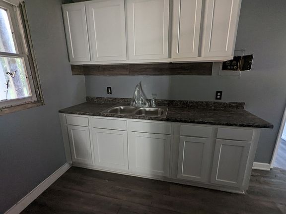 4th image of 1306 Highland Ave