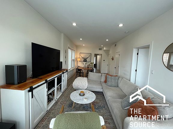 3rd image of 1967 W Balmoral Ave #2