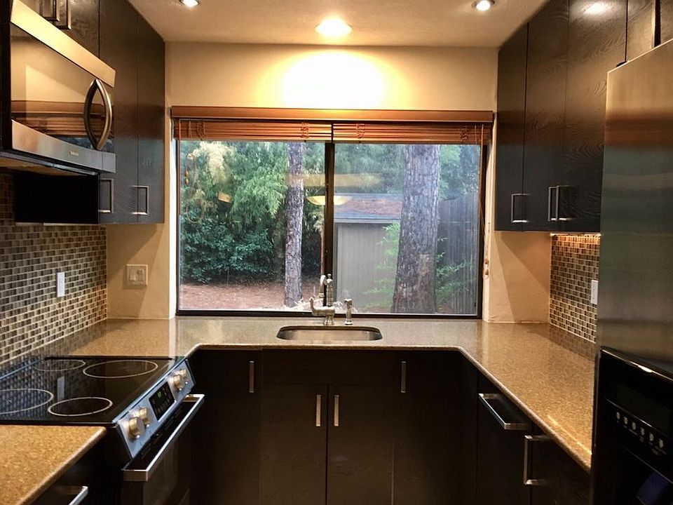 1st image of 2111 Oakwood Ln