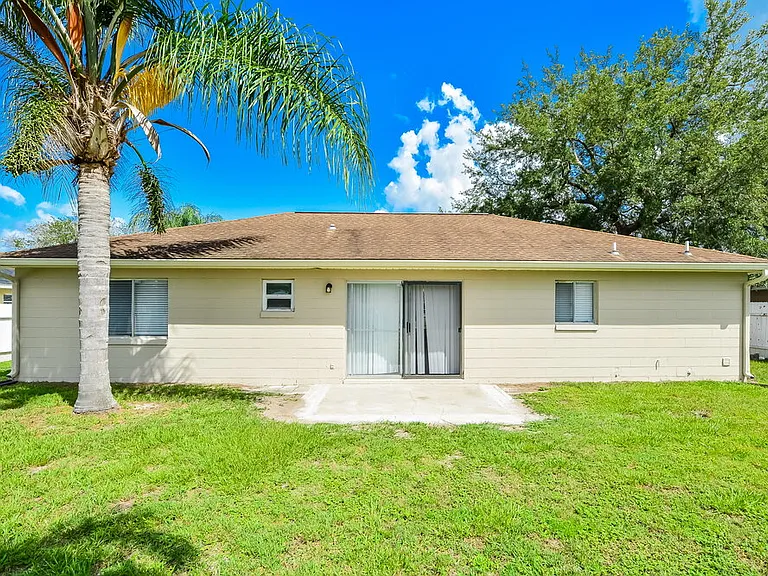 426 Iowa Woods Cir E — Photo 16