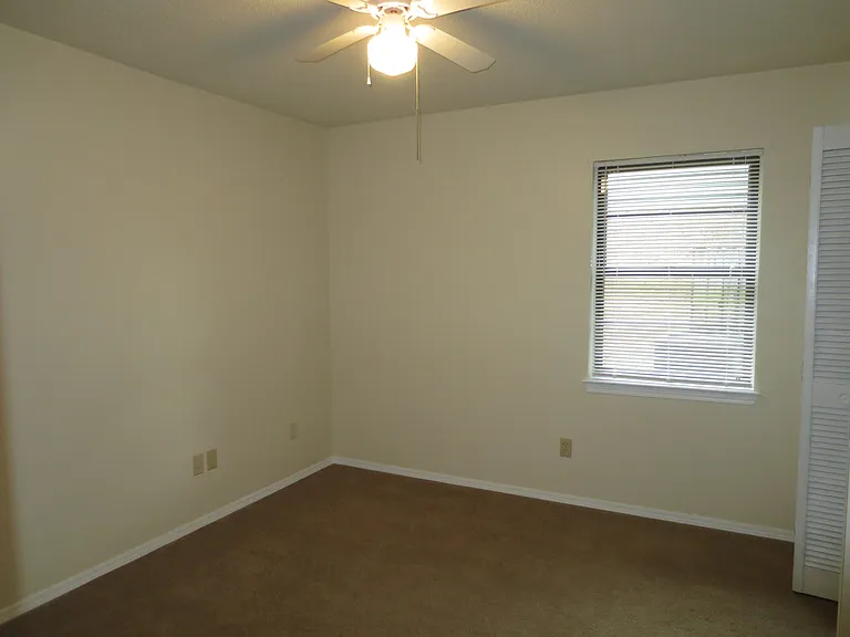 711 Southern Ct — Photo 15