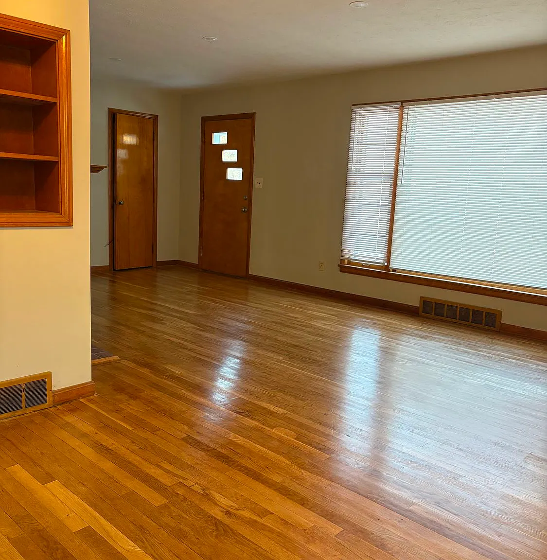 3 bed, 2.0 bath, 1650 sqft, $2,400 — Photo 3