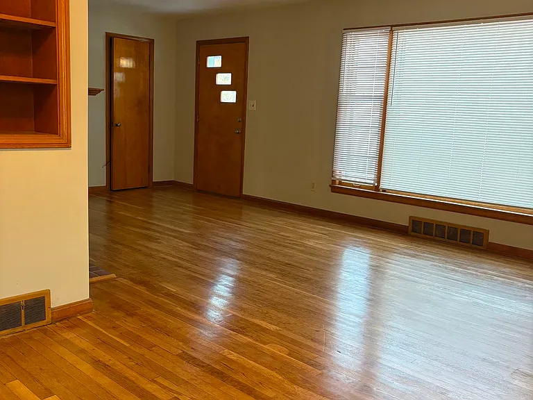 5090 Lake Vista Dr — Photo 3