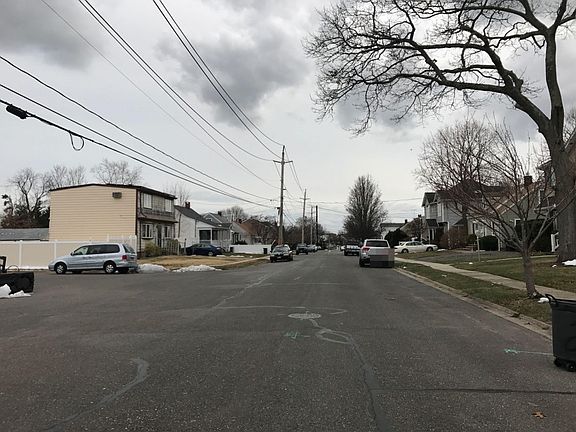 4th image of 21 Birch Ave E