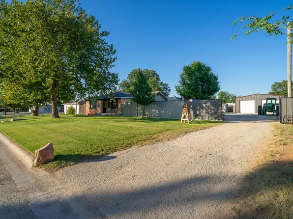 455 5th St, Hawley, TX 79525