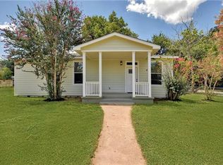 500 SE 2nd St, Smithville, TX 78957