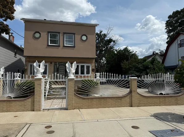 10805 223rd St, Queens Village, NY 11429