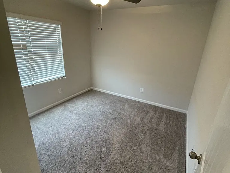 1063 Peony Ln — Photo 5