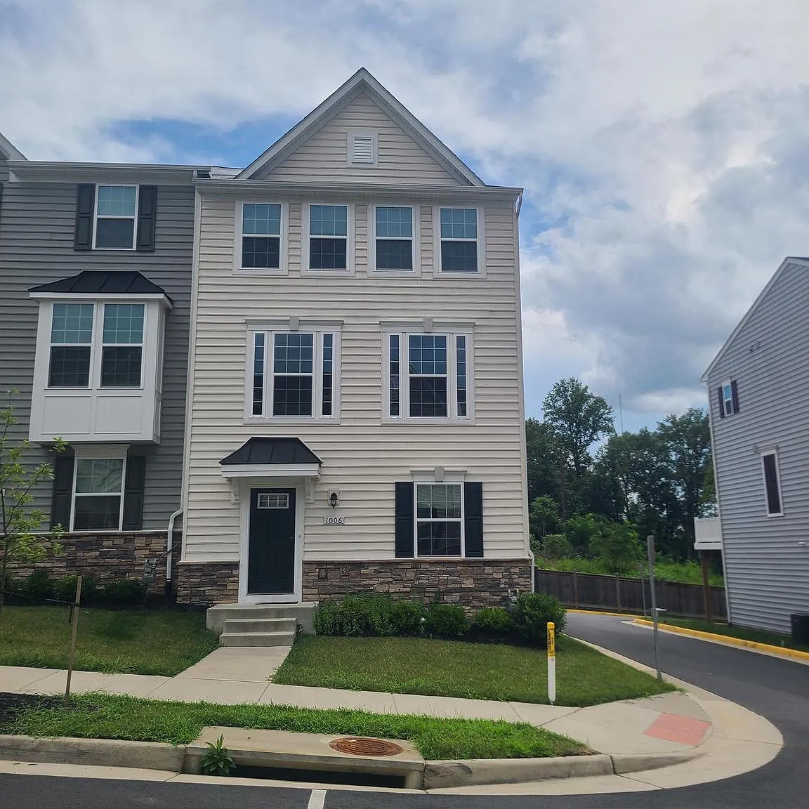 3 bed, 3.5 bath, 2322 sqft, $2,750 — Photo 3