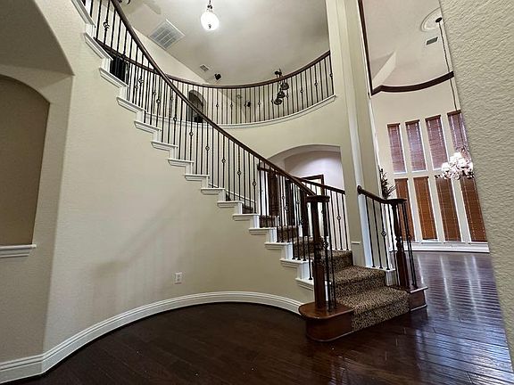 2nd image of 1611 Redcedar Dr