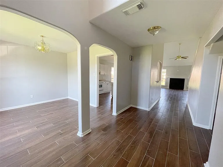 6638 Chantalle Dr — Photo 3