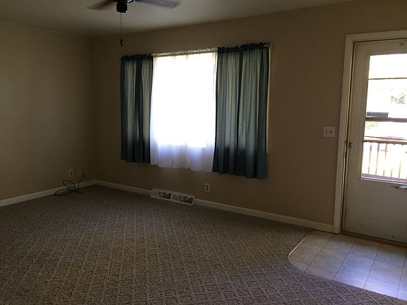 Living Room W Picture window