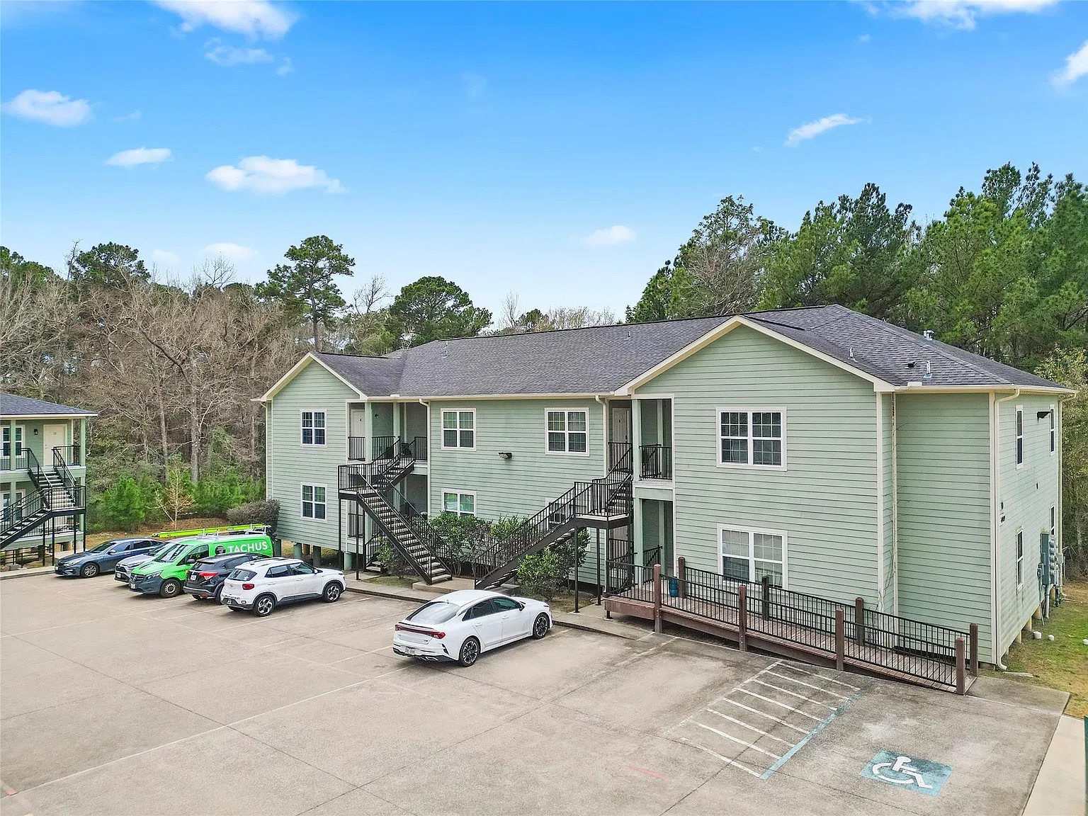 3 bed, 2.0 bath, 1100 sqft, $1,200 — Photo 3