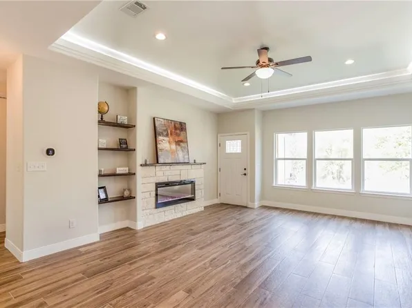 203 Kipahulu Dr, Bastrop, TX 78602