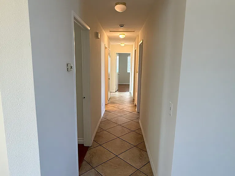 937 Oregon Trl — Photo 7