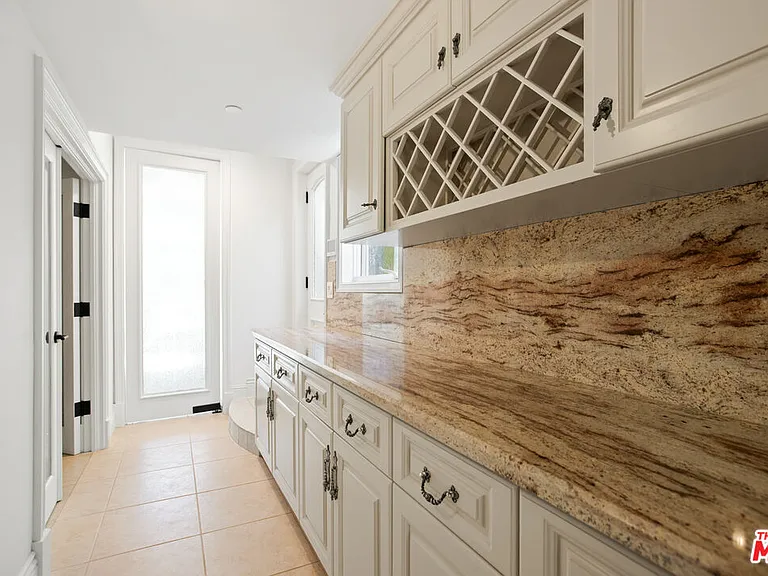 520 N Palm Dr — Photo 19